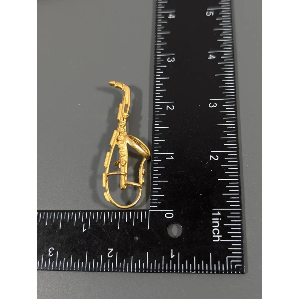 Vintage Saxophone Brooch Gold Tone Openwork Musician‎ Jazz Pin